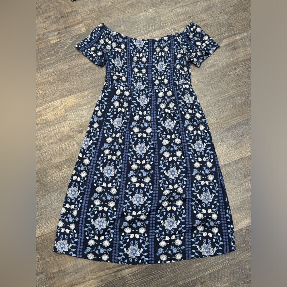 Old Navy off the shoulder dress Size M